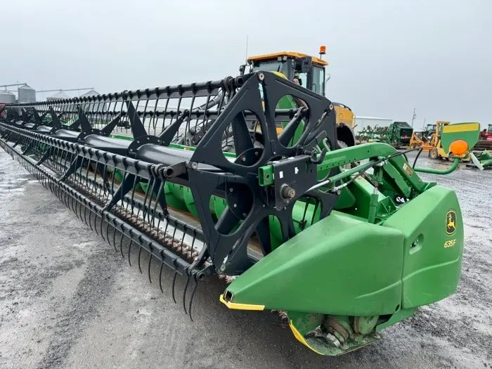 John Deere 635F image 1