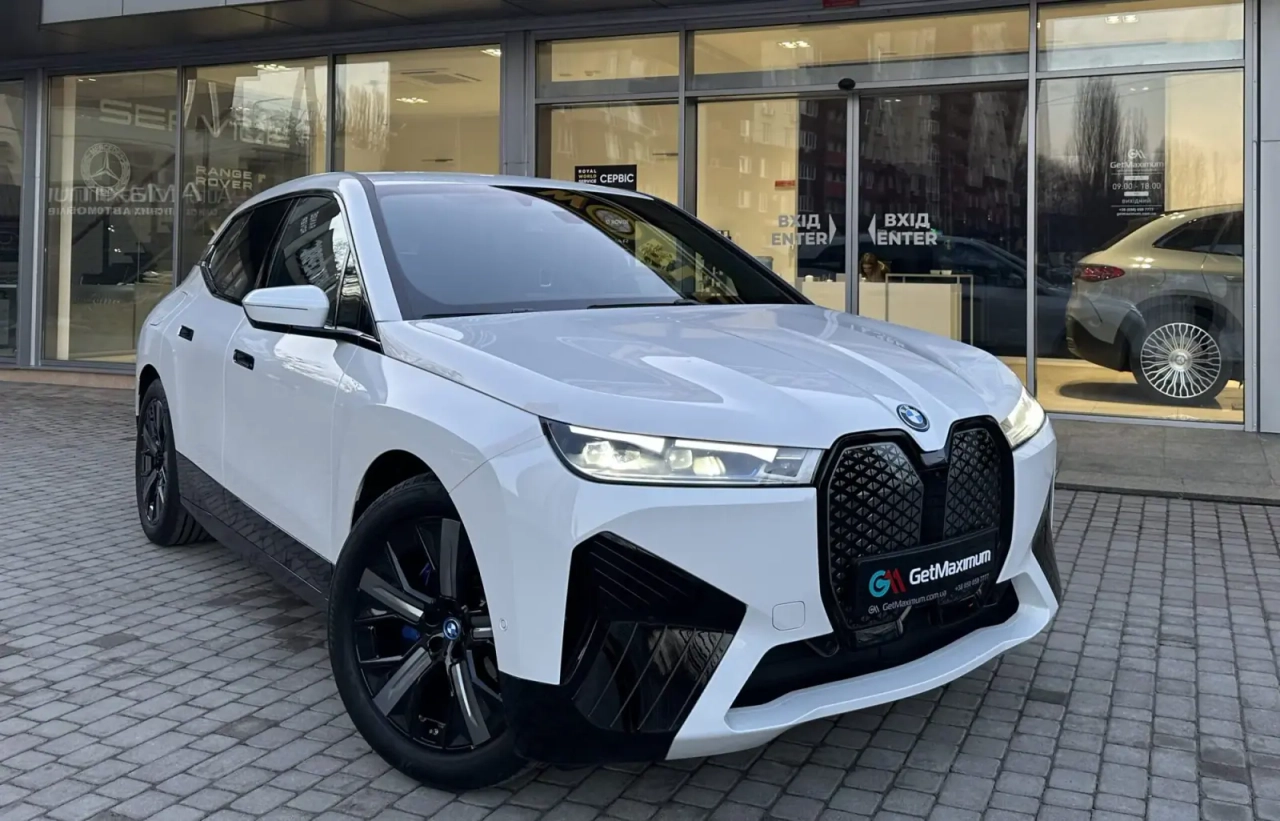 BMW IX xDrive 40 image 1