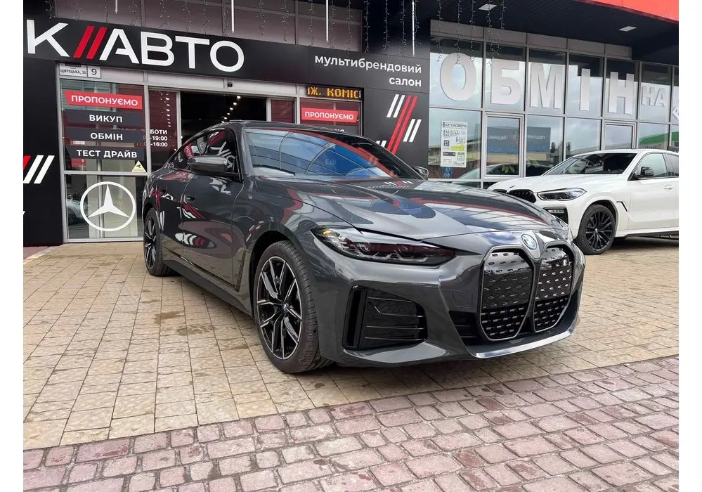 BMW i4 image 1
