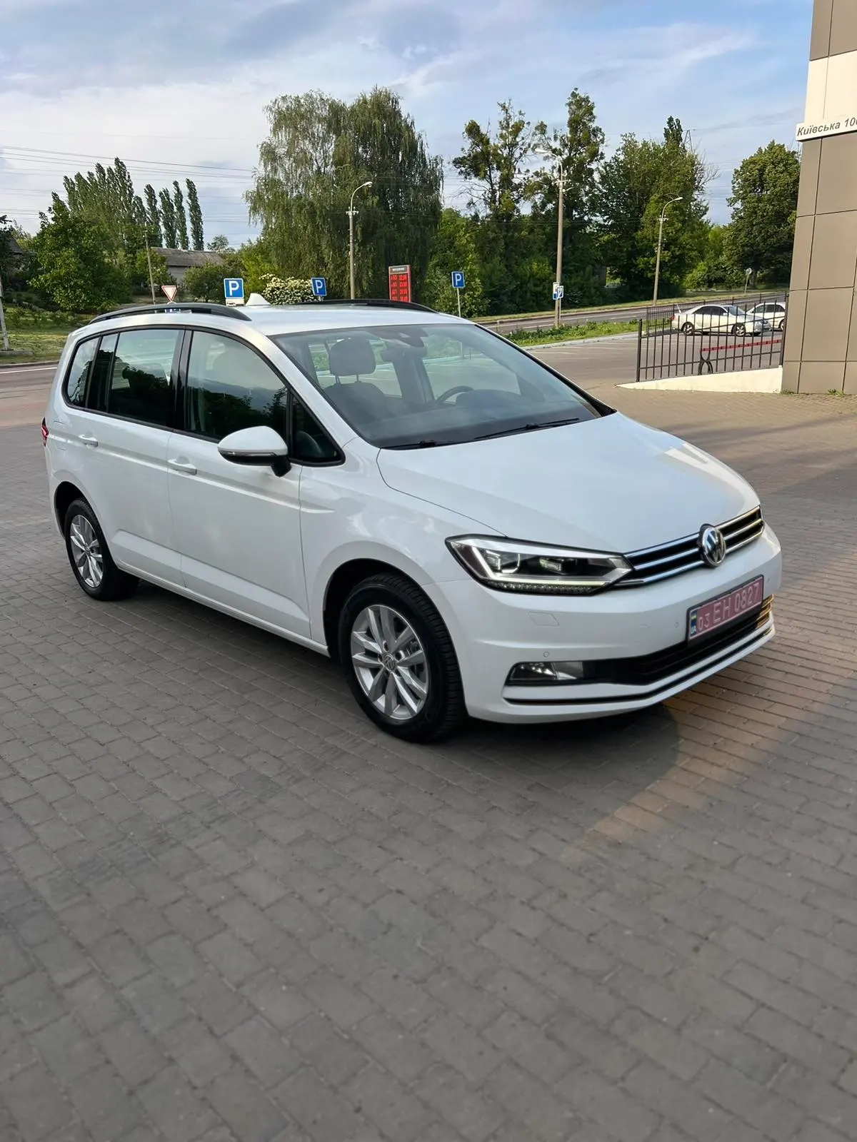 Volkswagen Touran image 1