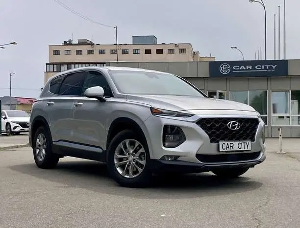 Hyundai Santa Fe image 1