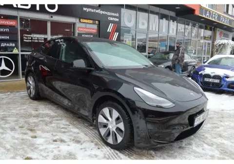 Tesla Model Y (2024-03-18T00:00:00.000Z)