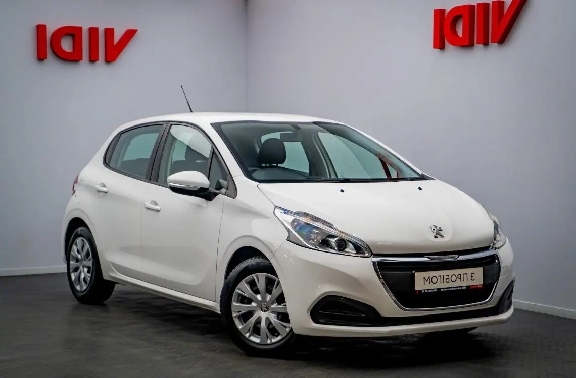 Peugeot 208 image 1