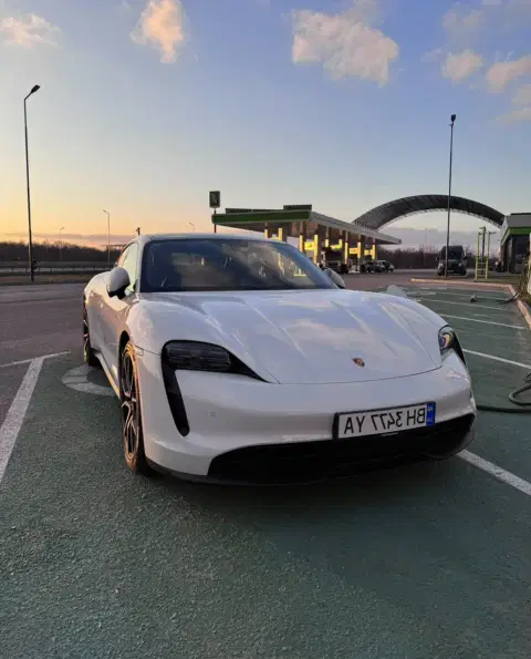 Porsche Taycan (2023-12-29T00:00:00.000Z)