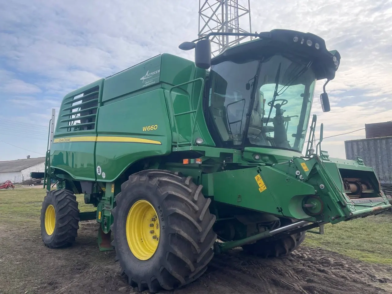 John Deere W660 image 1
