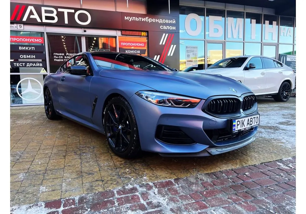 BMW 8-series image 1