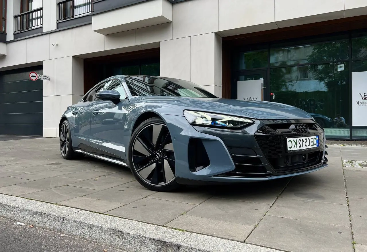 Audi e-tron GT image 1