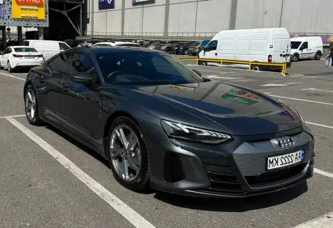 Audi e-tron GT (2023-12-14T00:00:00.000Z)
