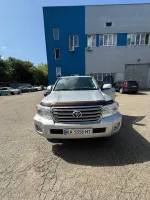 Toyota Land Cruiser 200 image 2