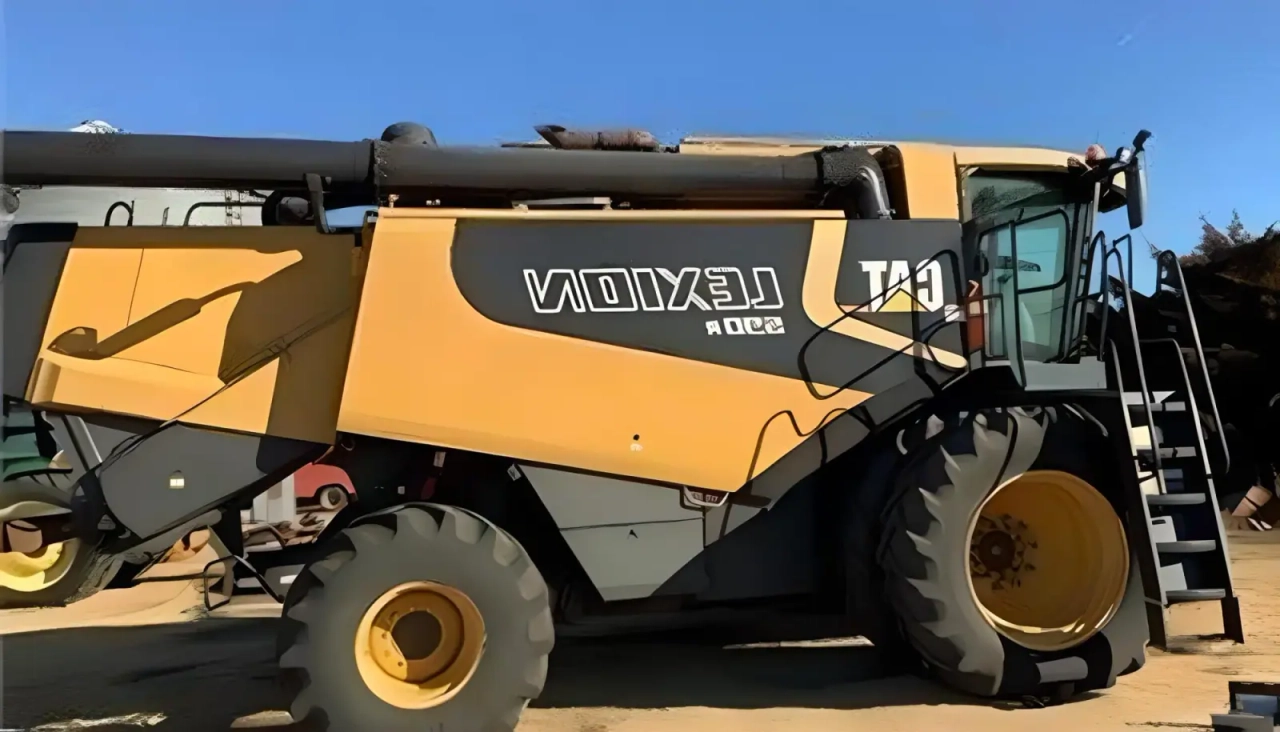 Caterpillar Lexion 590R image 1