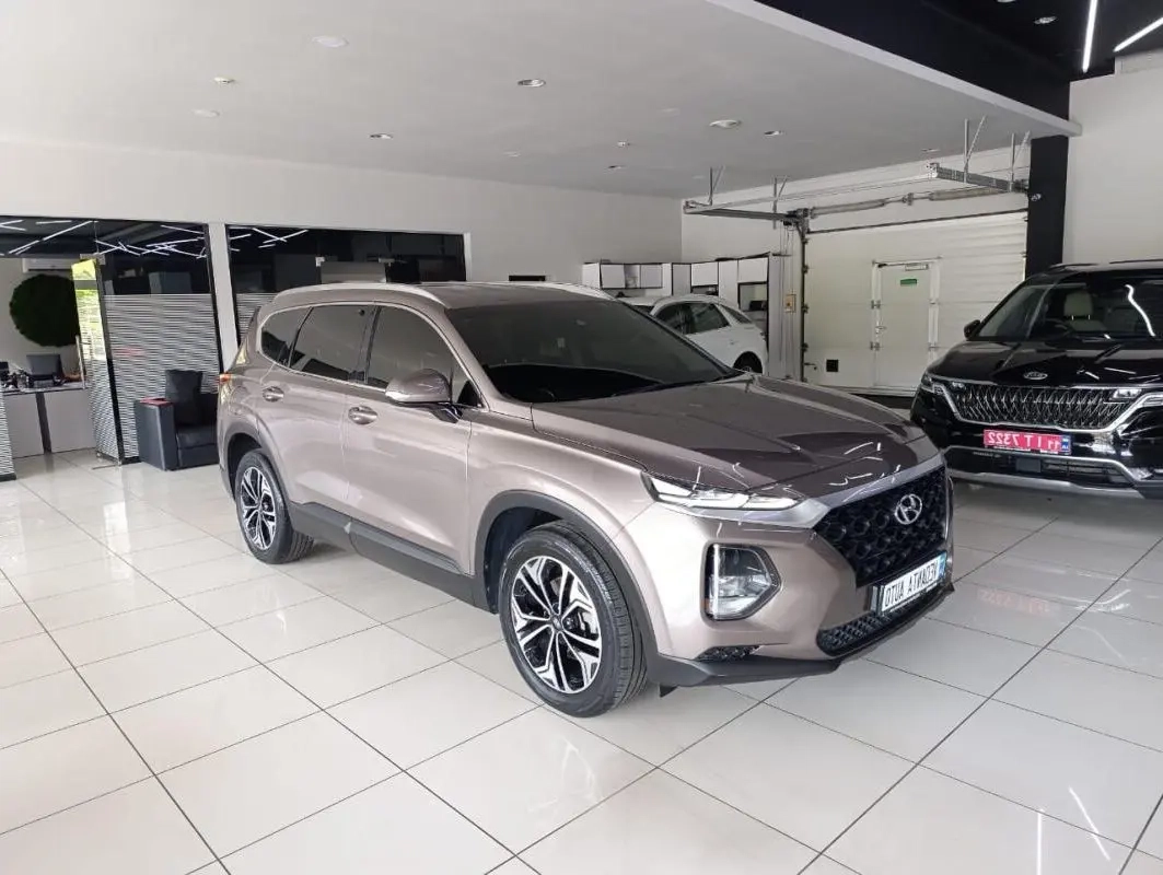 Hyundai Santa Fe image 1