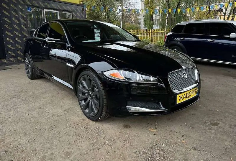 Jaguar XF image 1