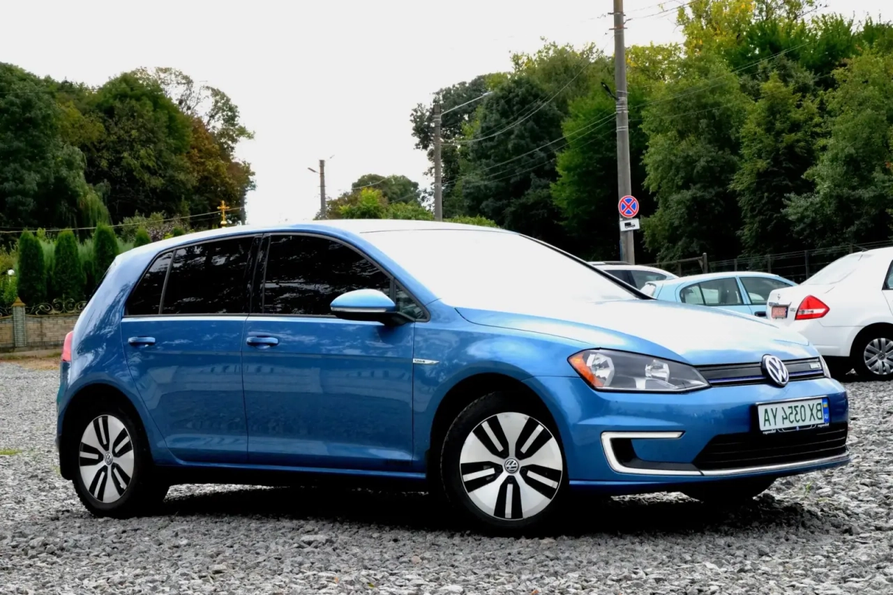 Volkswagen E-GOLF image 1