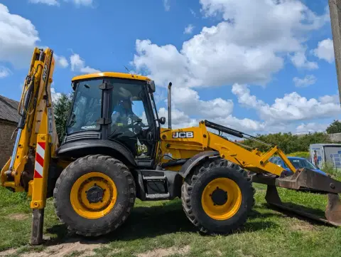 JCB 4CX (2024-08-08T00:00:00.000Z)