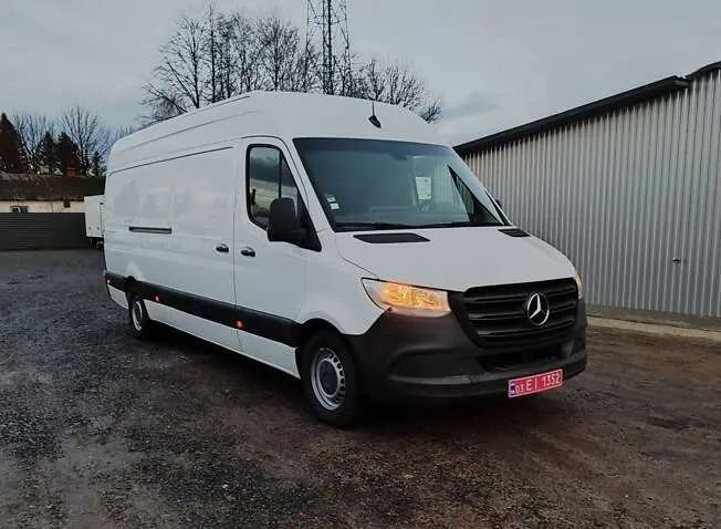 Mercedes-Benz Sprinter image 1