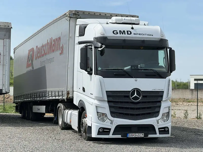 Mercedes-Benz Actros image 1