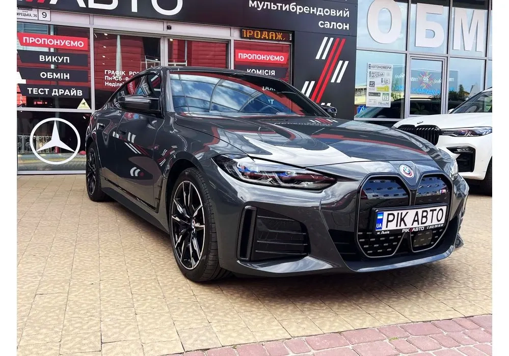 BMW i4 image 1