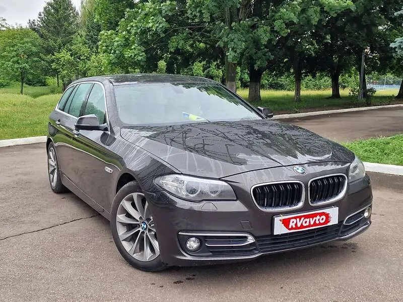 BMW 5 Series image 1