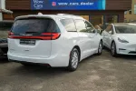 Chrysler Pacifica image 2