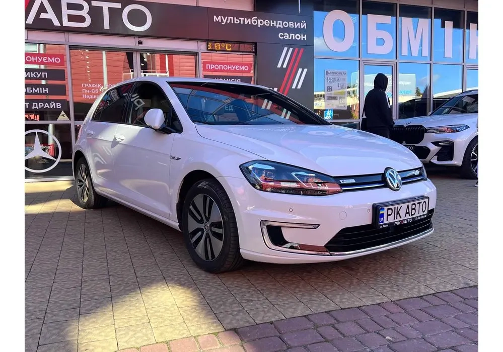 Volkswagen E-GOLF image 1