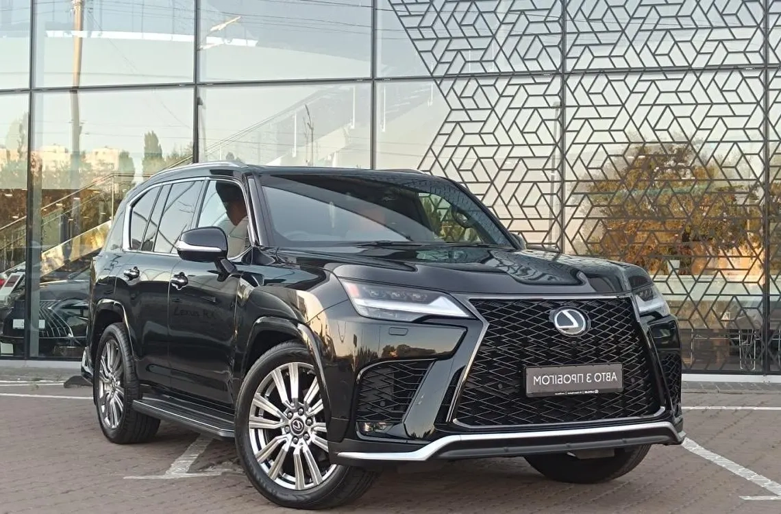 Lexus LX600 image 1