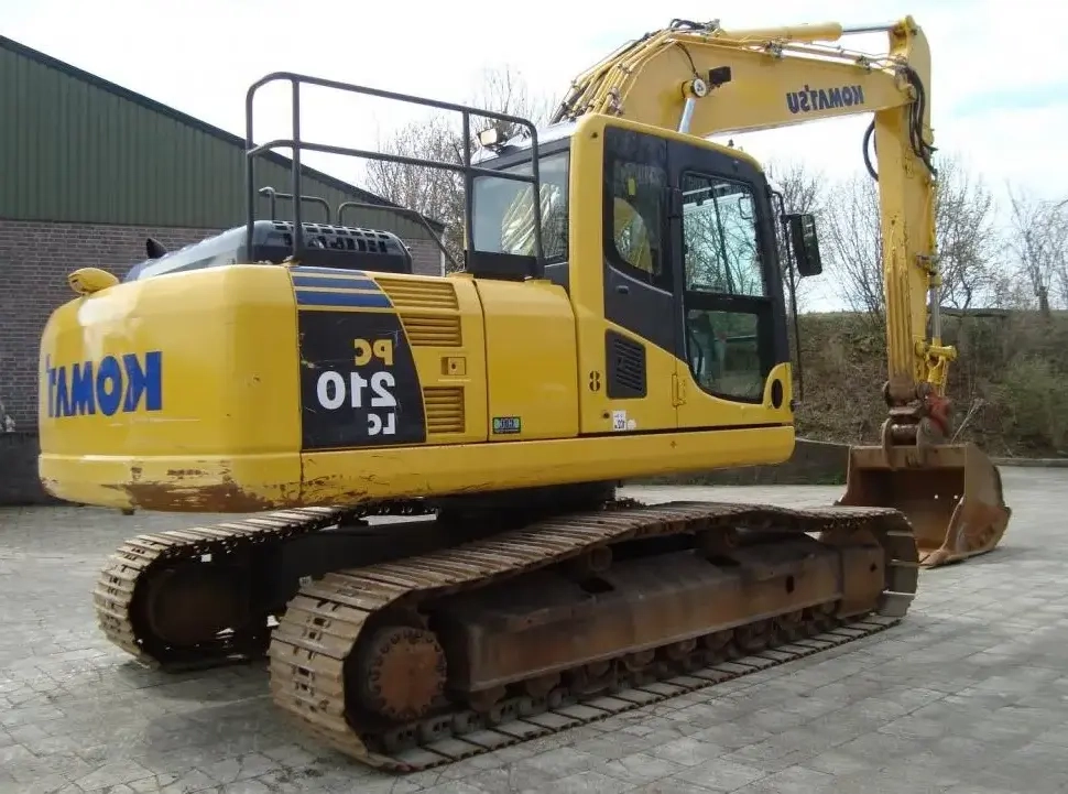 Komatsu PC210LC-8 image 1