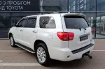Toyota Sequoia image 3