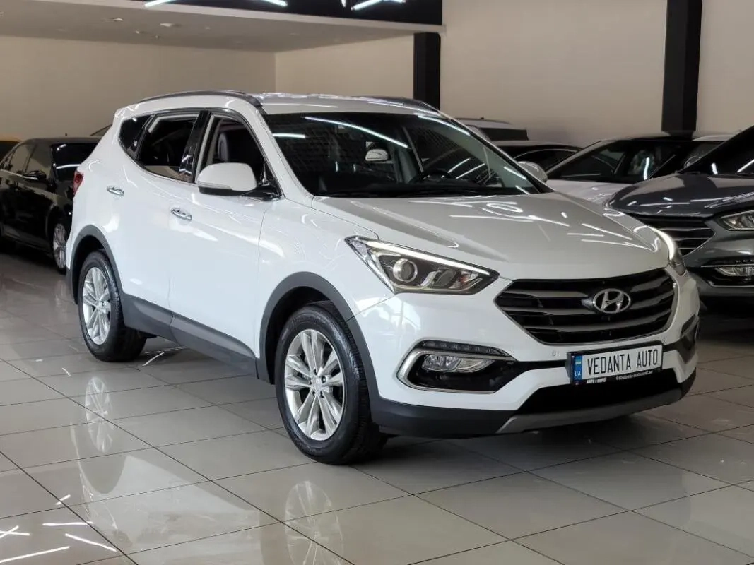 Hyundai Santa Fe image 1