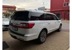 Lincoln Navigator image 4