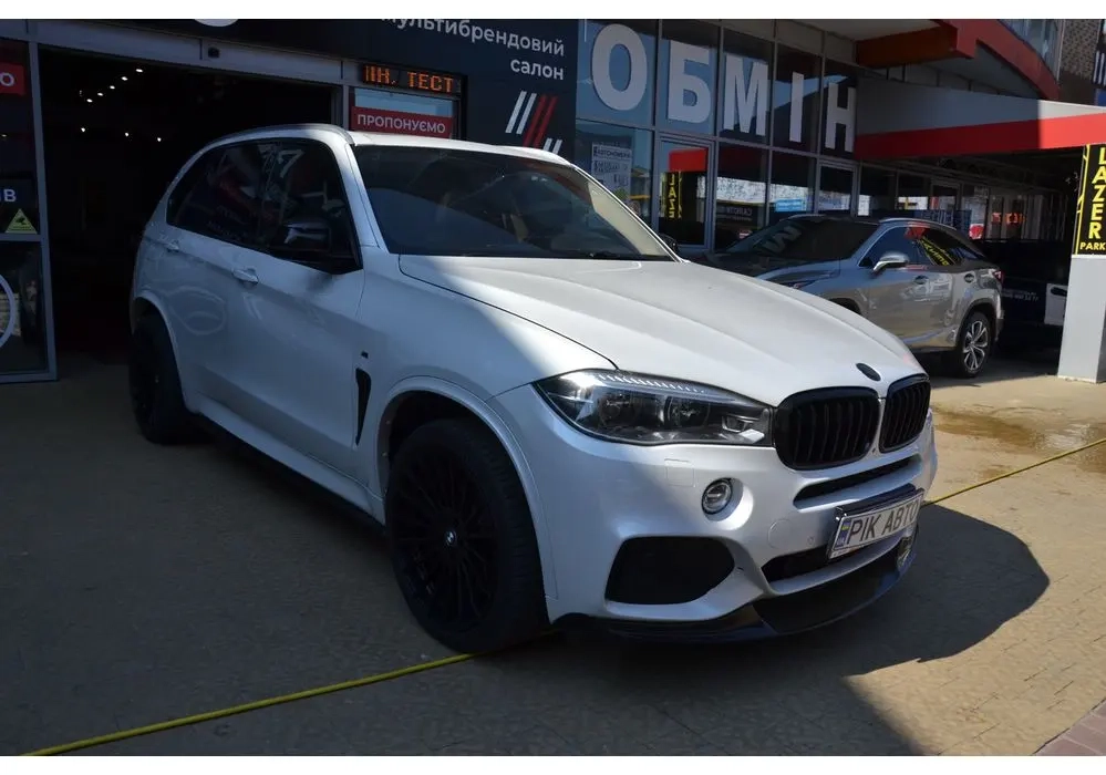 BMW X5 image 1