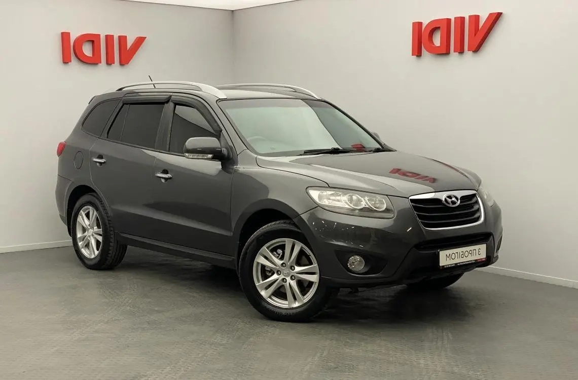 Hyundai Santa Fe image 1