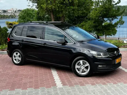 Volkswagen Touran (2024-08-14T00:00:00.000Z)