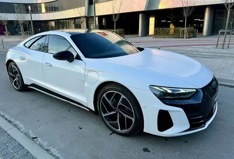 Audi e-tron GT image 1