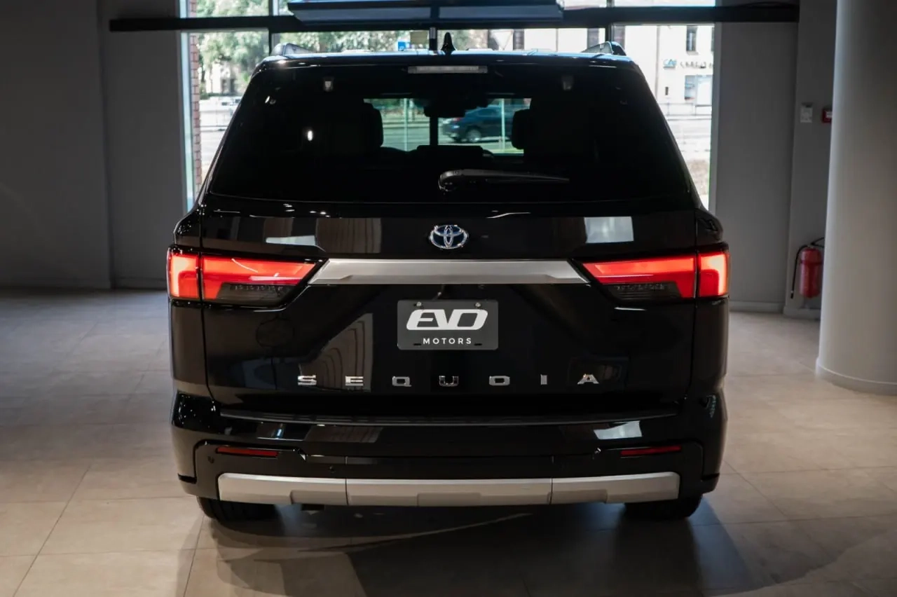 Toyota Sequoia Capstone image 1
