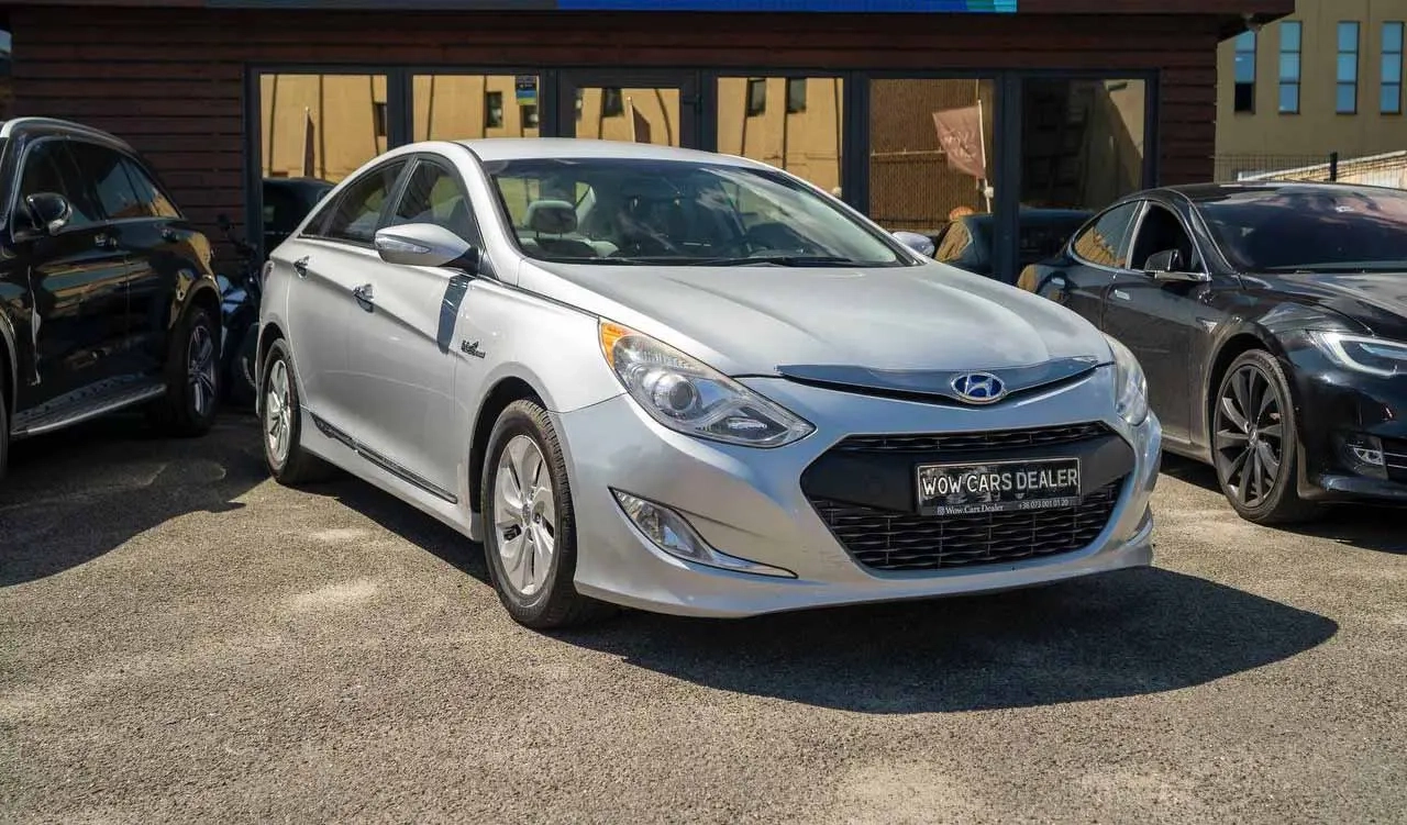 Hyundai Sonata image 1