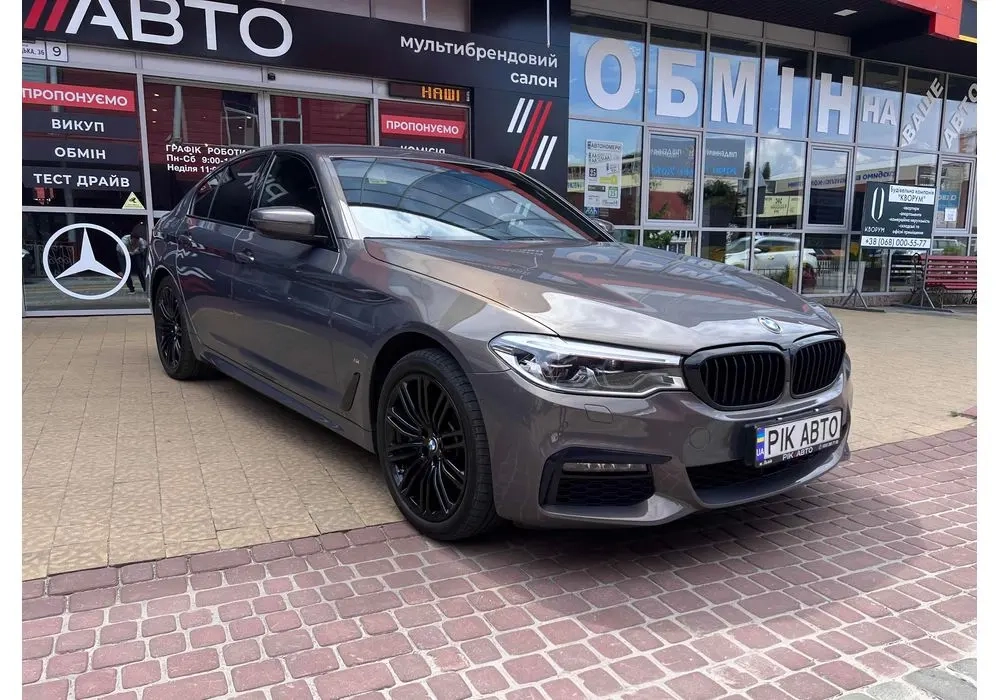 BMW 5 Series image 1
