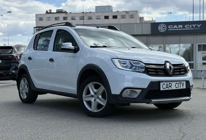 Renault Sandero image 1