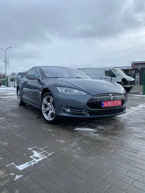 Tesla MODEL S S85 (2024-01-04T00:00:00.000Z)