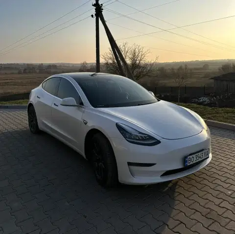 Tesla Model 3 (2025-03-25T00:00:00.000Z)