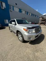 Toyota Land Cruiser 200 image 3
