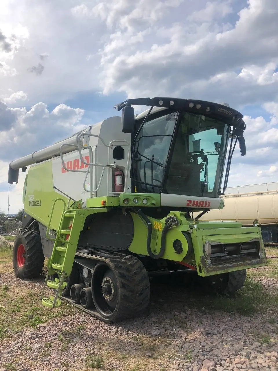 CLAAS Lexion 760 image 1