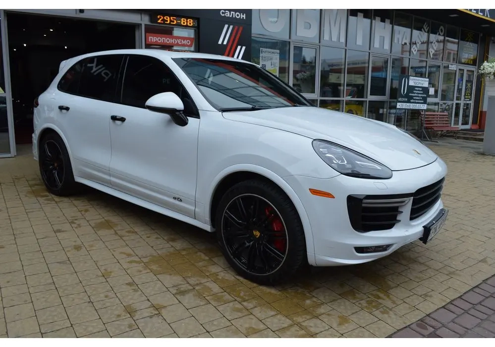 Porsche Cayenne image 1