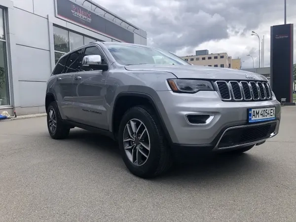 Jeep Grand Cherokee image 1