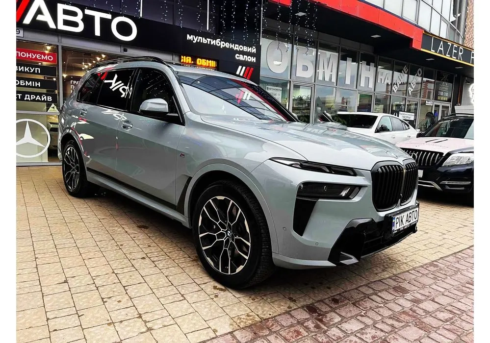 BMW X7 image 1
