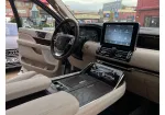 Lincoln Navigator image 38