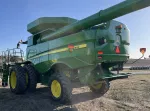 John Deere S670 image 2