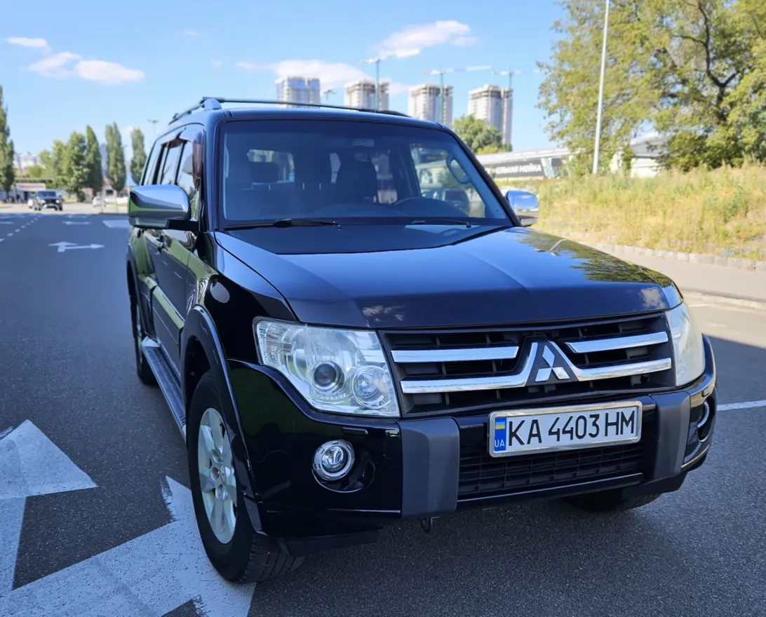 Mitsubishi Pajero Wagon image 1
