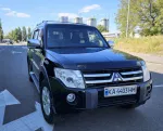 Mitsubishi Pajero Wagon image 1