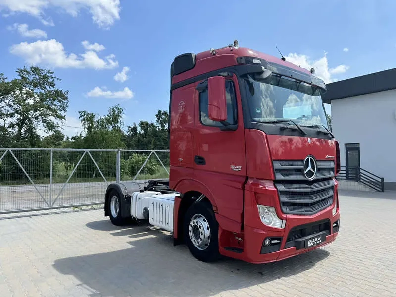 Mercedes-Benz Actros image 1