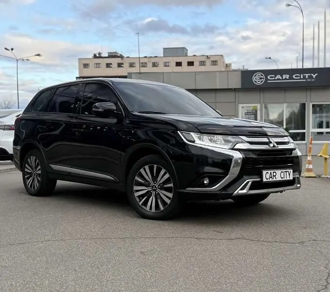 Mitsubishi Outlander image 1